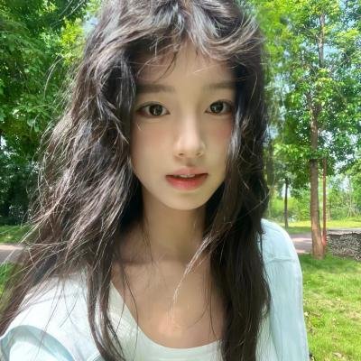 年轻女孩爱过来